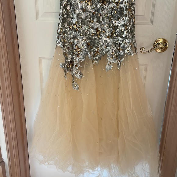 JOVANI FITTED EMBELLISHED EVENING GOWN - Picture 2 of 11